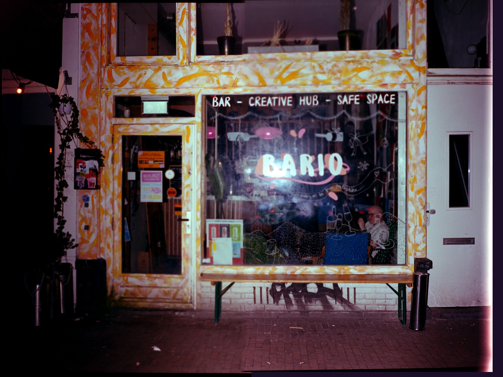 bar bario van buiten